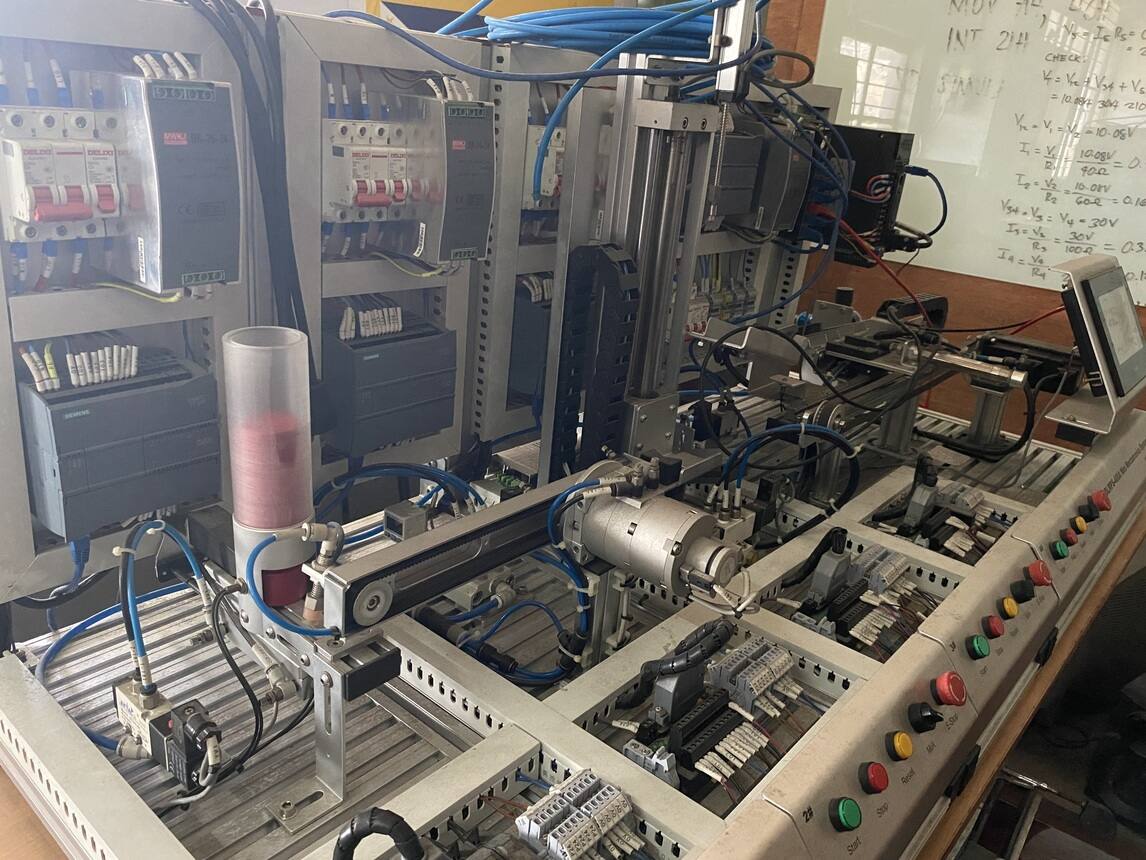 Step in to the future of education with our facilities at the CIT building. Experience our laboratories and equipment through an immersive virtual tour.